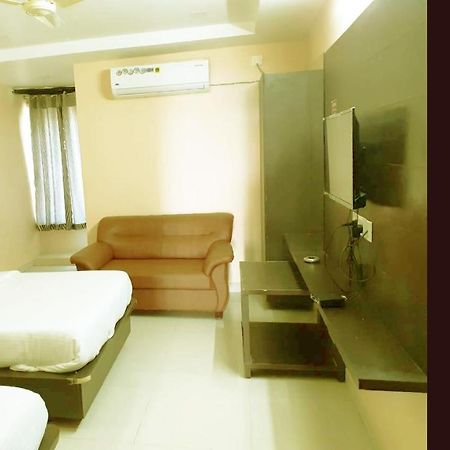 Vishnu Residency Mancherial Mancherāl Zewnętrze zdjęcie